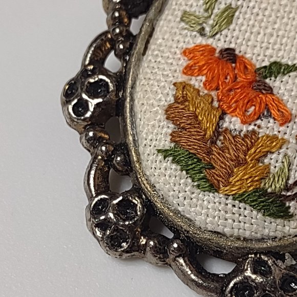 Vintage Metal Oval And Floral Embroidery Orange Flower Brooch - Picture 5 of 12